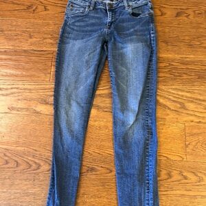 Kut from the Kloth Women's Skinny Jeans in Medium/Dark Blue Wash